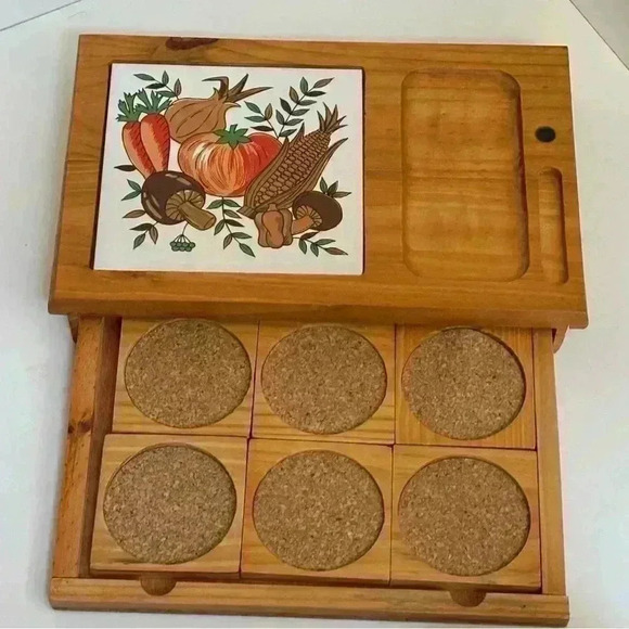 Vintage Goodwood Vegetable and Cheese board with tile insert - Picture 2 of 10